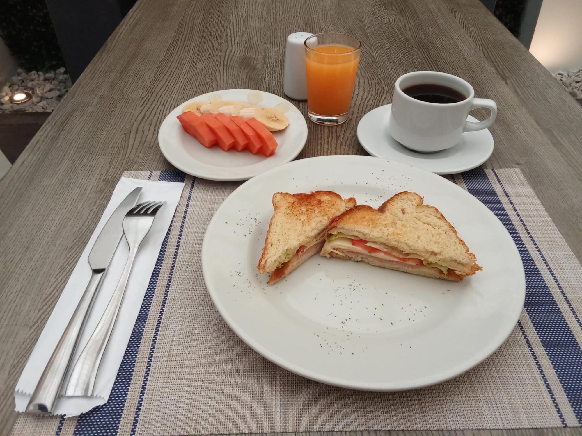 Hotel Castellana 95 Bogota Bagian luar foto