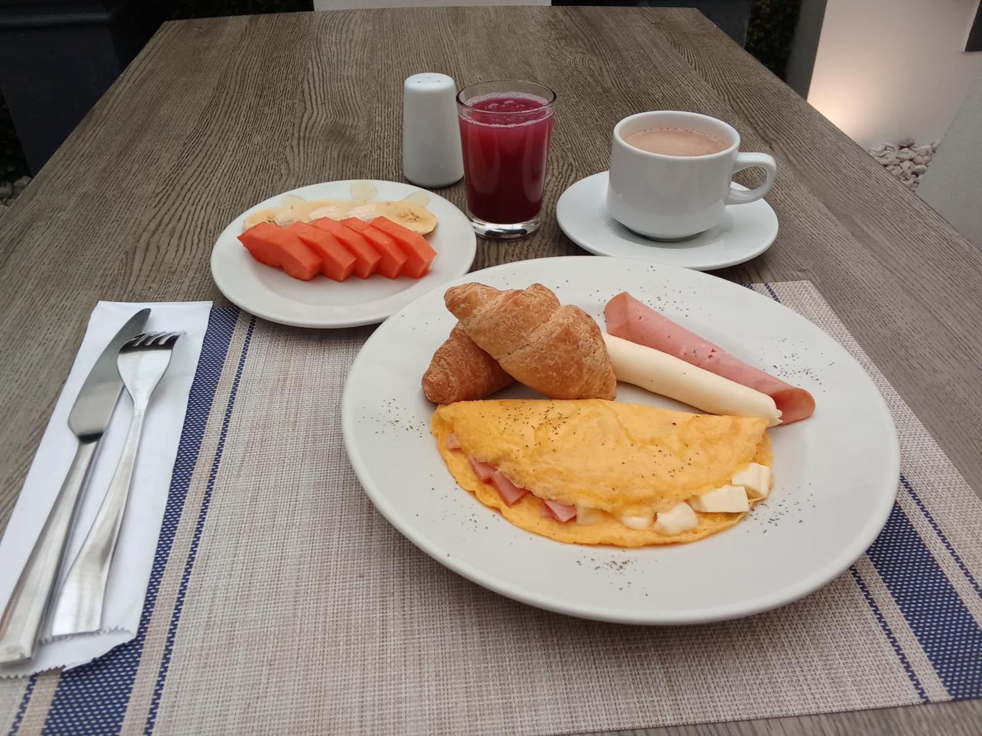 Hotel Castellana 95 Bogota Bagian luar foto